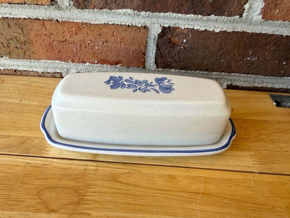 Pfaltzgraff Yorktowne Covered Butter Dish Stoneware Blue Floral